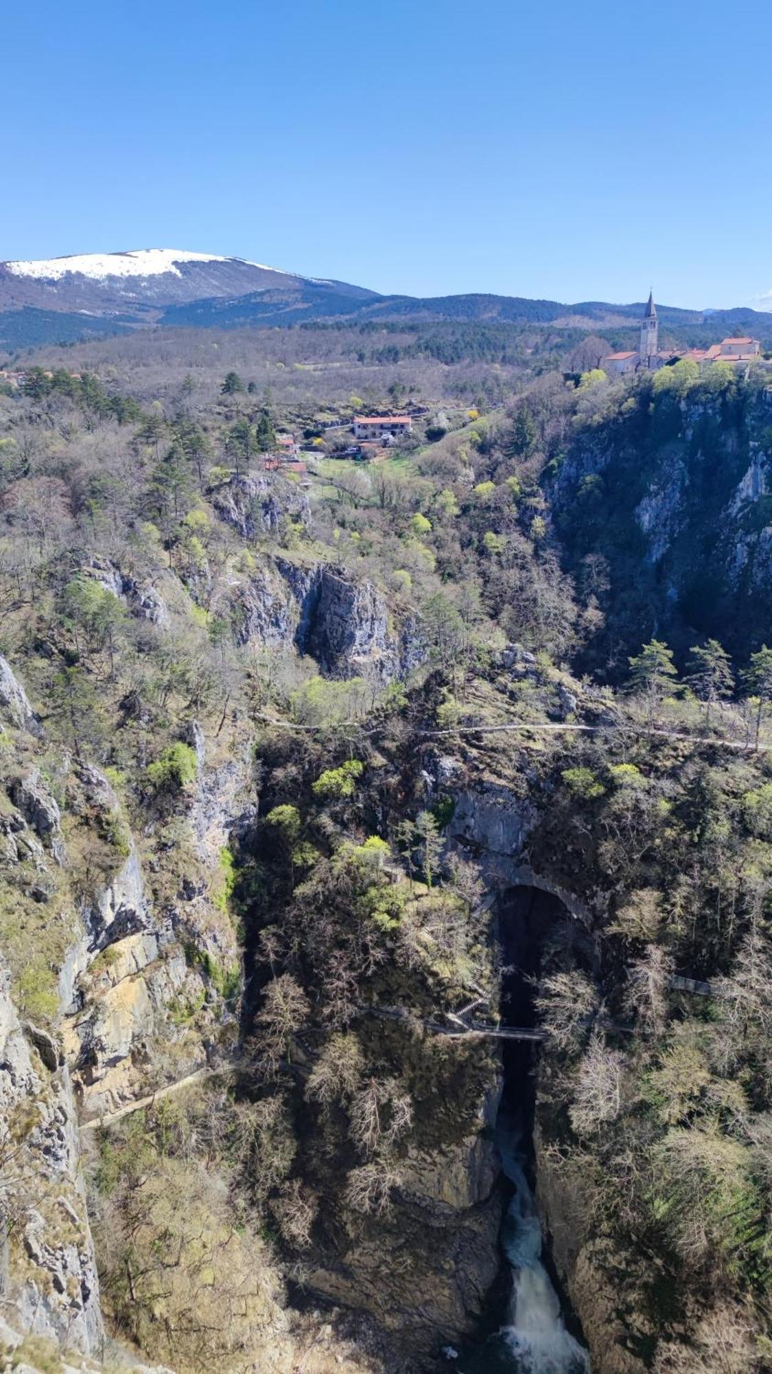 Apartma Jezevi Sezana Luaran gambar