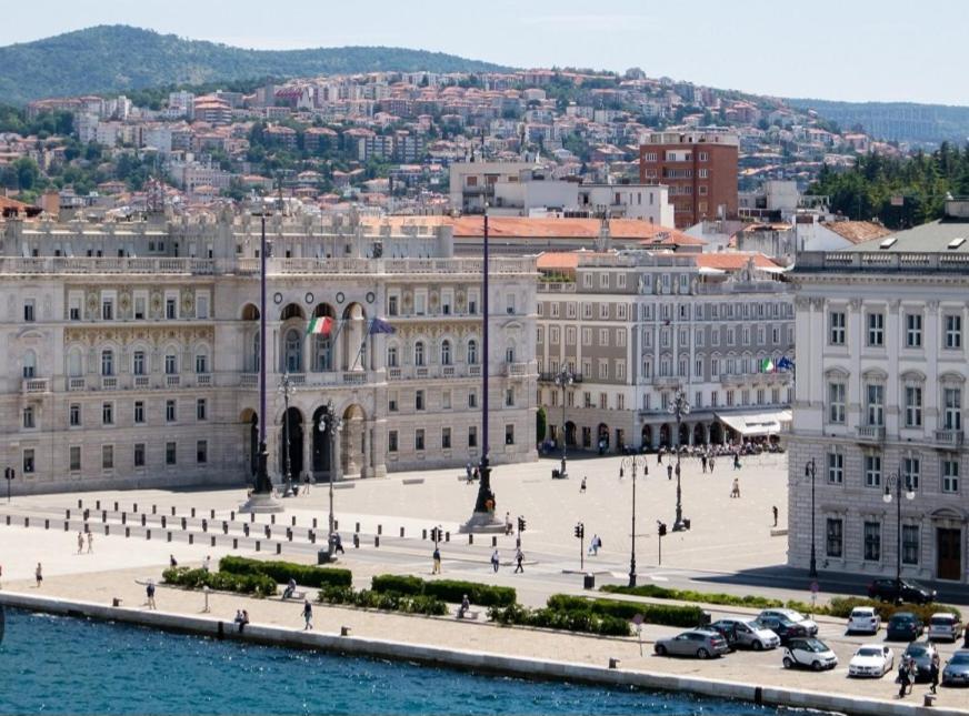 Apartma Jezevi Sezana Luaran gambar