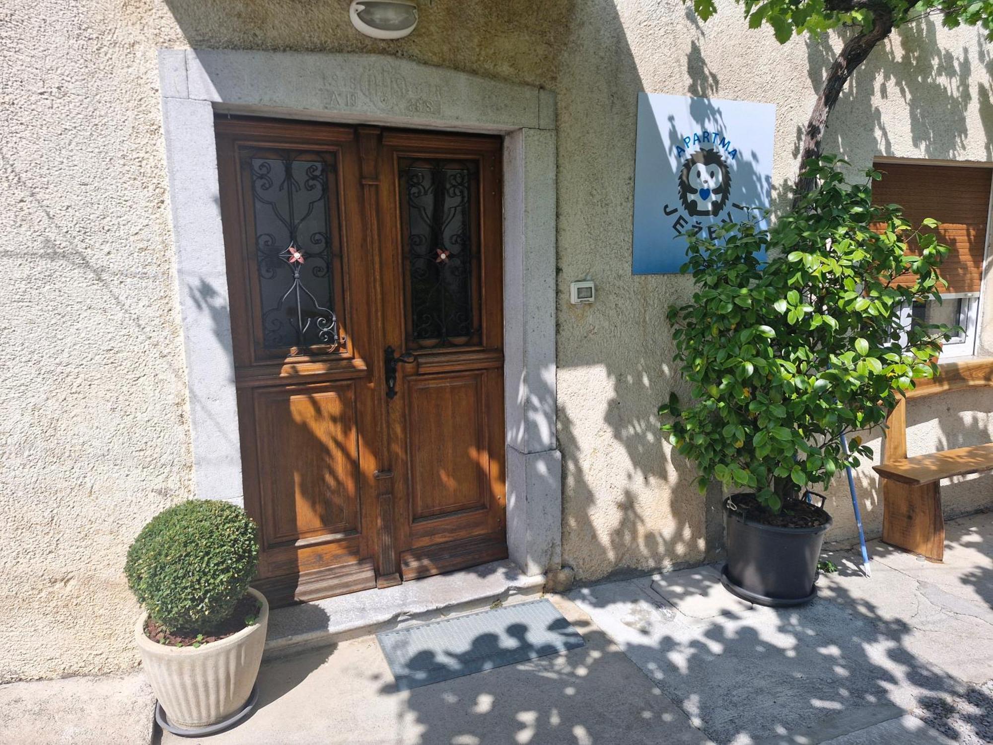 Apartma Jezevi Sezana Luaran gambar